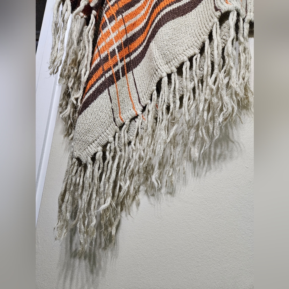 Poncho - Picture 4 of 7